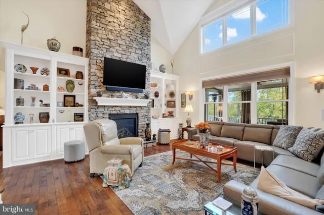 $919,900 | 19 Marina Drive, Camp Hill, PA 17011