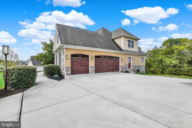 $919,900 | 19 Marina Drive, Camp Hill, PA 17011