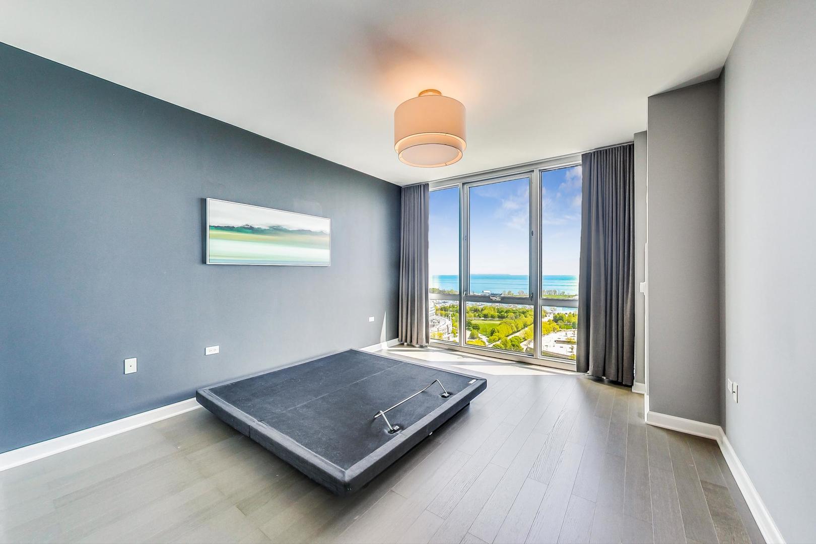 Undisclosed Address Chicago, IL 60616 - Photo 14 of 31 a view of an empty room and a window