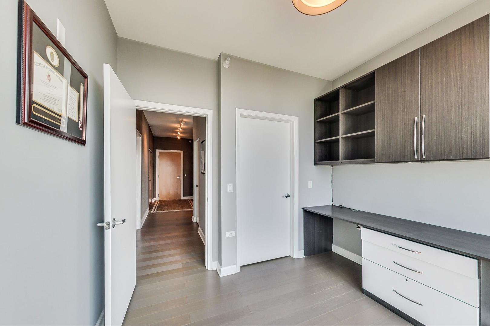 Undisclosed Address Chicago, IL 60616 - Photo 24 of 31 a view of an empty walk in closet