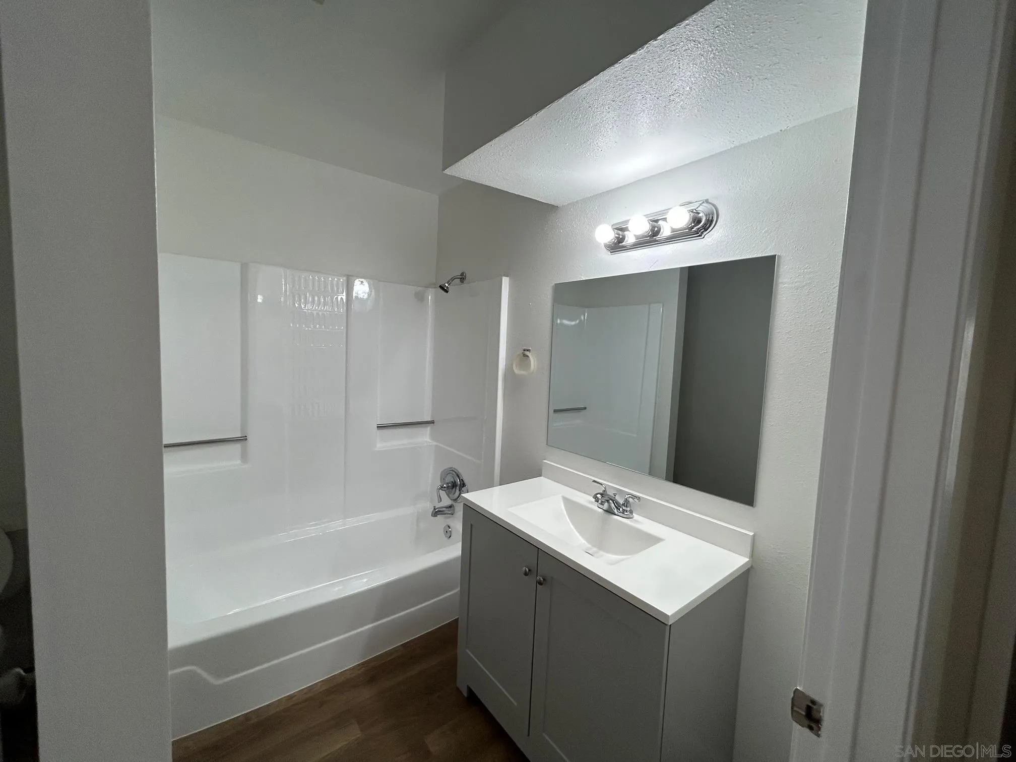 1604 Montecito Road, Unit 10 Ramona, CA 92065 - Photo 23 of 45 a bathroom with a bathtub and a sink