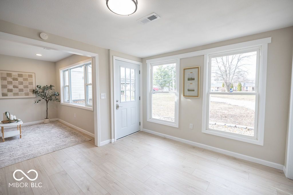 1208 Layton Road Anderson, IN 46011 - Photo 4 of 35