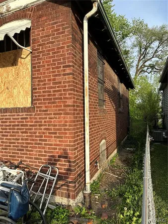 $12,500 | 809 North 23rd Street, East St. Louis, IL 62205