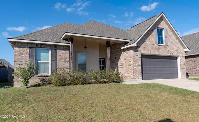 $2,300 | 135 Maddox Jude Drive, Maurice, LA 70555
