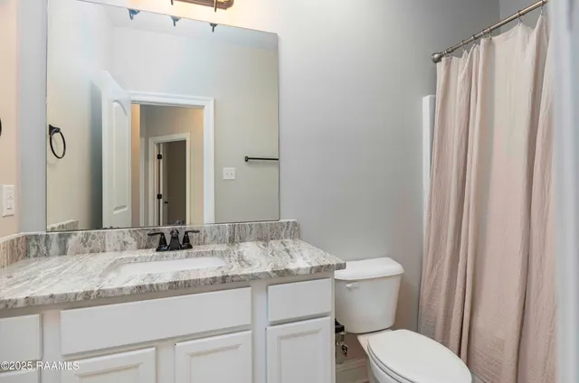 $2,300 | 135 Maddox Jude Drive, Maurice, LA 70555