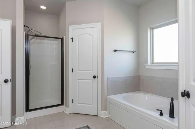 $2,300 | 135 Maddox Jude Drive, Maurice, LA 70555