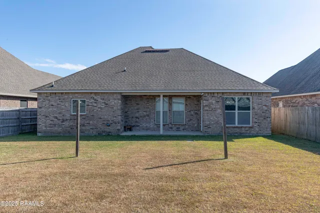 $2,300 | 135 Maddox Jude Drive, Maurice, LA 70555