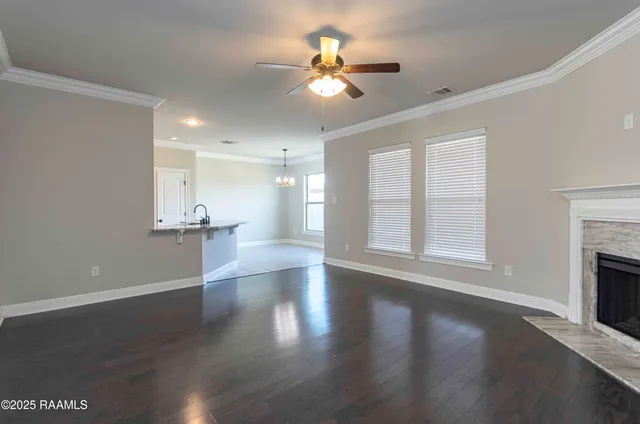 $2,300 | 135 Maddox Jude Drive, Maurice, LA 70555