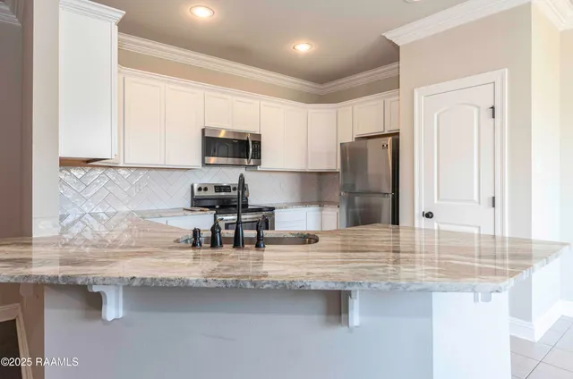 $2,300 | 135 Maddox Jude Drive, Maurice, LA 70555