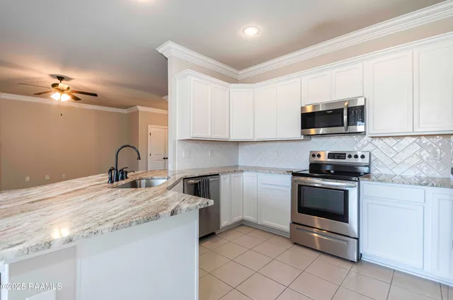 $2,300 | 135 Maddox Jude Drive, Maurice, LA 70555