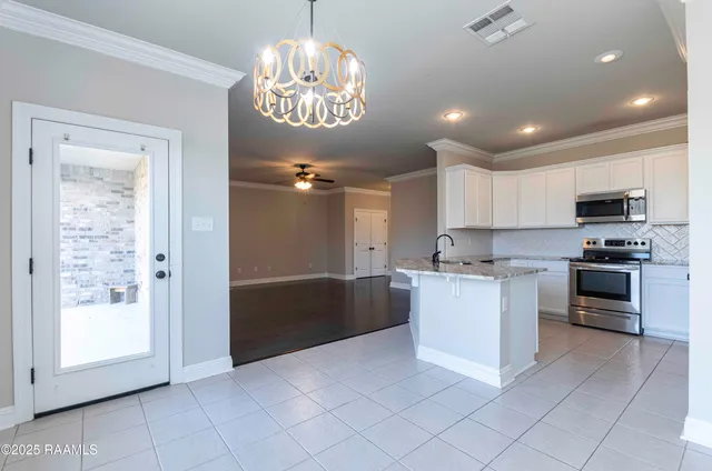 $2,300 | 135 Maddox Jude Drive, Maurice, LA 70555