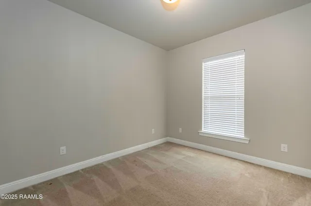 $2,300 | 135 Maddox Jude Drive, Maurice, LA 70555