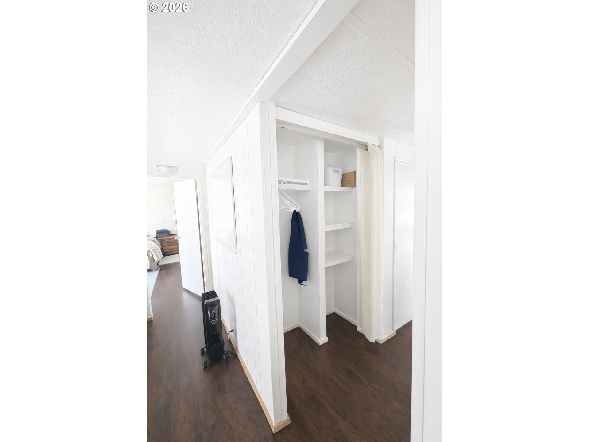 200 Emils Way, Unit 45 Roseburg, OR 97471 - Photo 15 of 26 Hallway