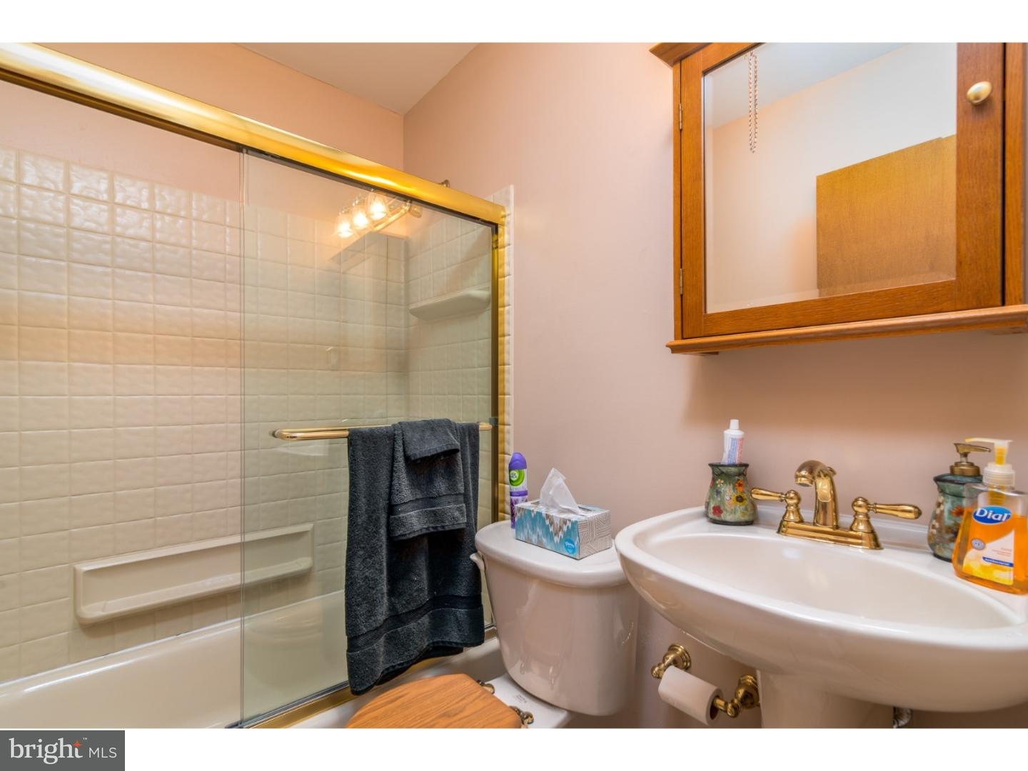 9822 Hardy Road Philadelphia, PA 19115 - Photo 10 of 25 Gallery Image 10