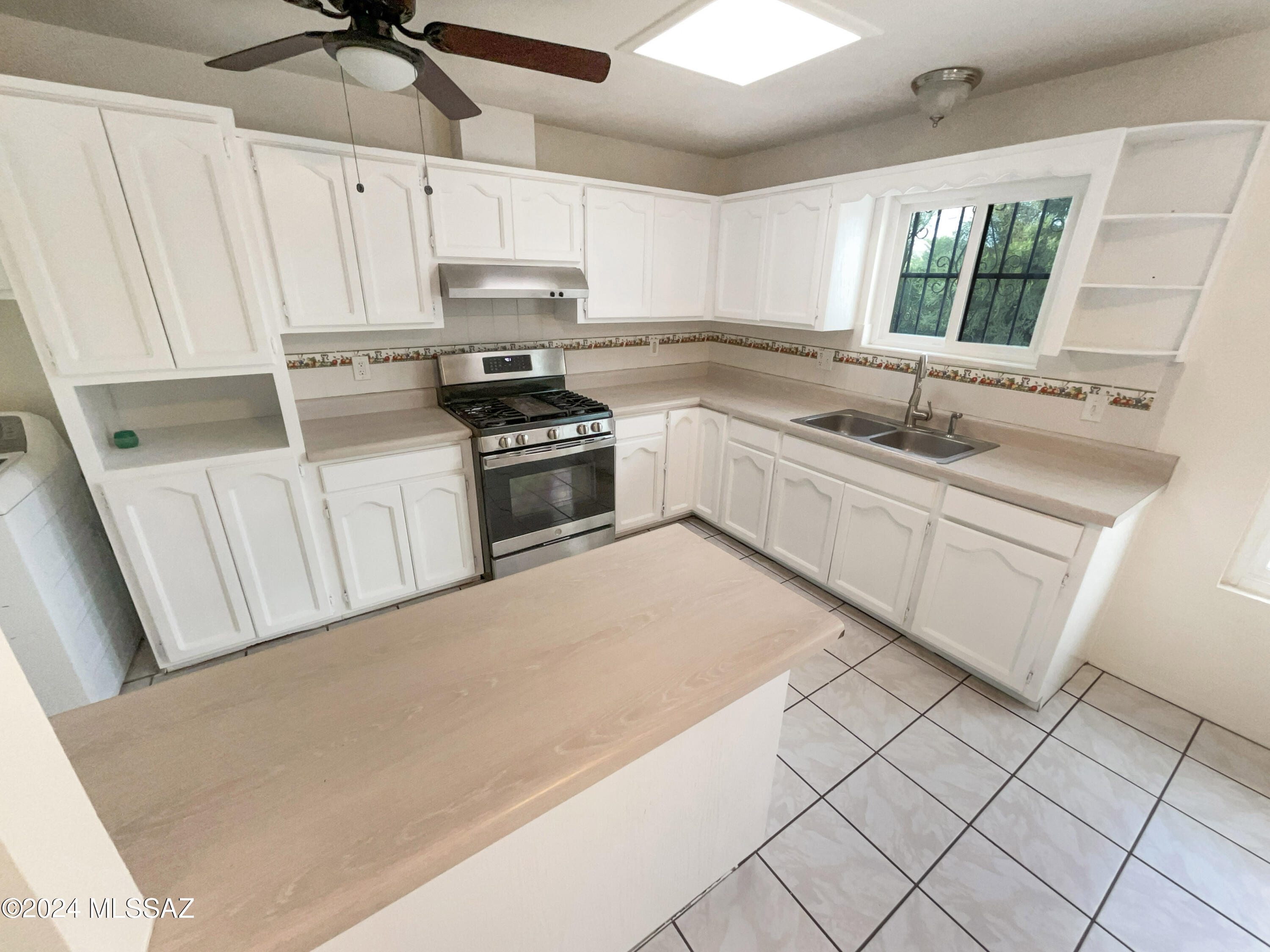 2022 West Tourney Road Tucson, AZ 85713 - Photo 2 of 18 Gallery Image 2