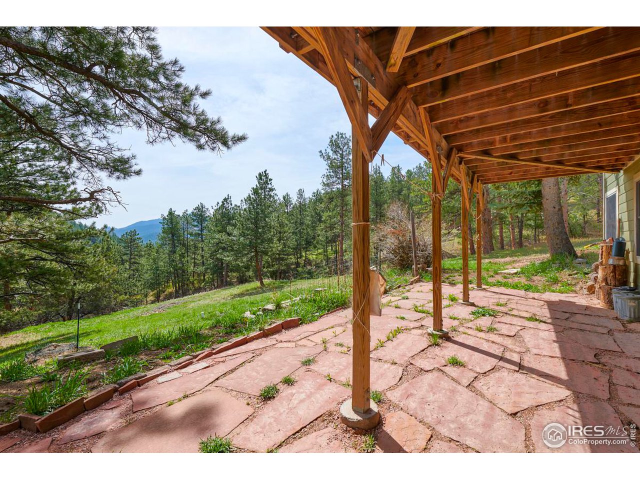347 Kelly Road East Boulder, CO 80302 - Photo 20 of 30 a view of a backyard