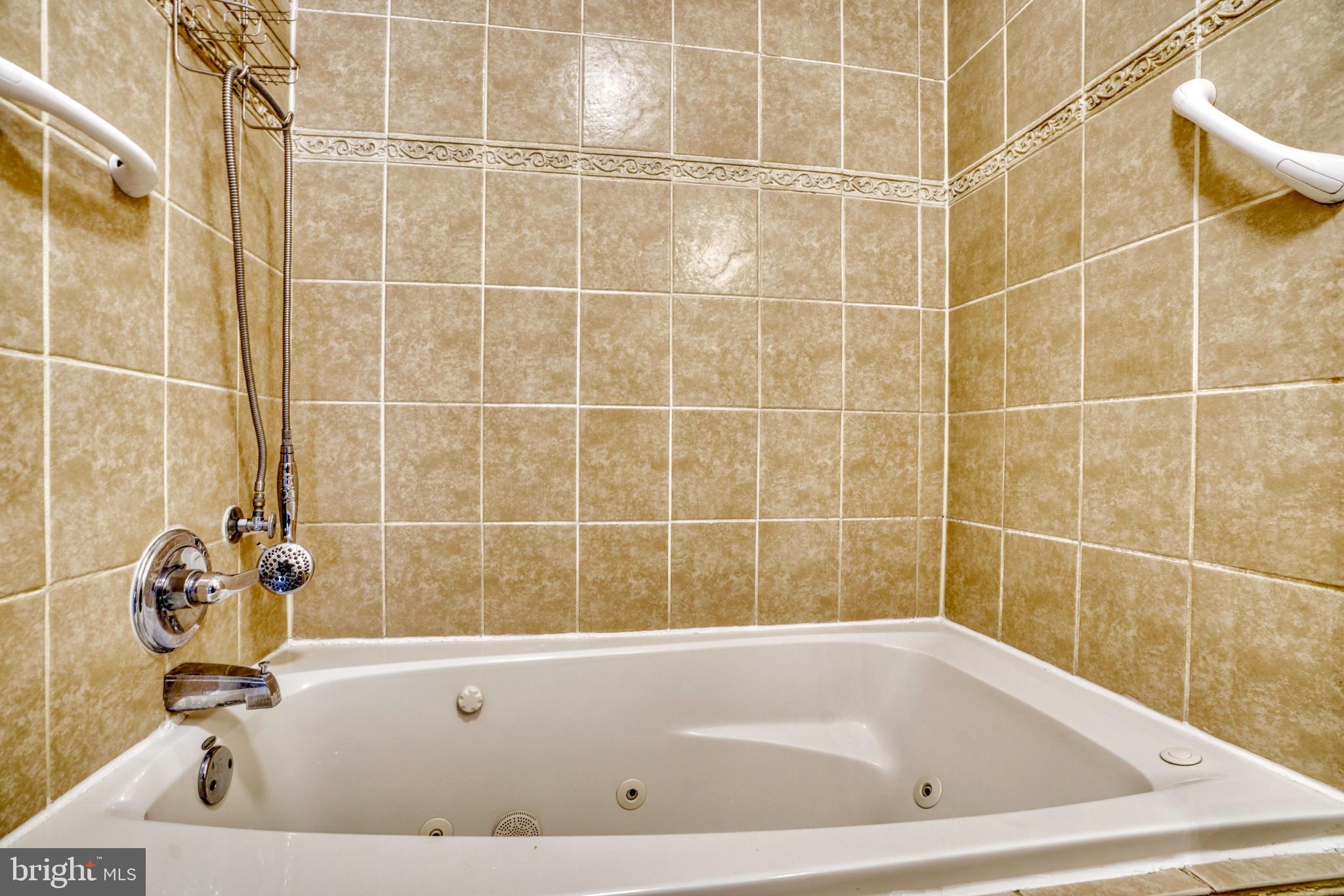 2405 Windsor Road Baltimore, MD 21234 - Photo 19 of 47 Jetted Tub