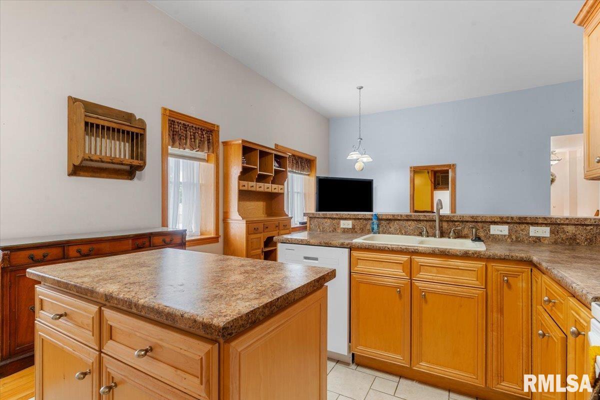 174 West Center Street Girard, IL 62640 - Photo 25 of 41
