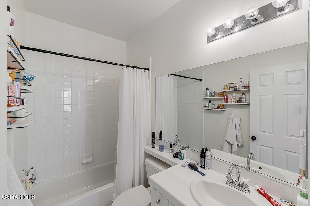 6103 Deerhill Road Oak Park, CA 91377 - Photo 28 of 40 a bathroom with a bathtub shower sink and toilet