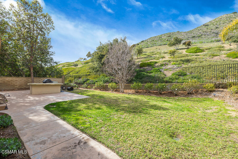 6103 Deerhill Road Oak Park, CA 91377 - Photo 40 of 40 a view of a yard with an trees