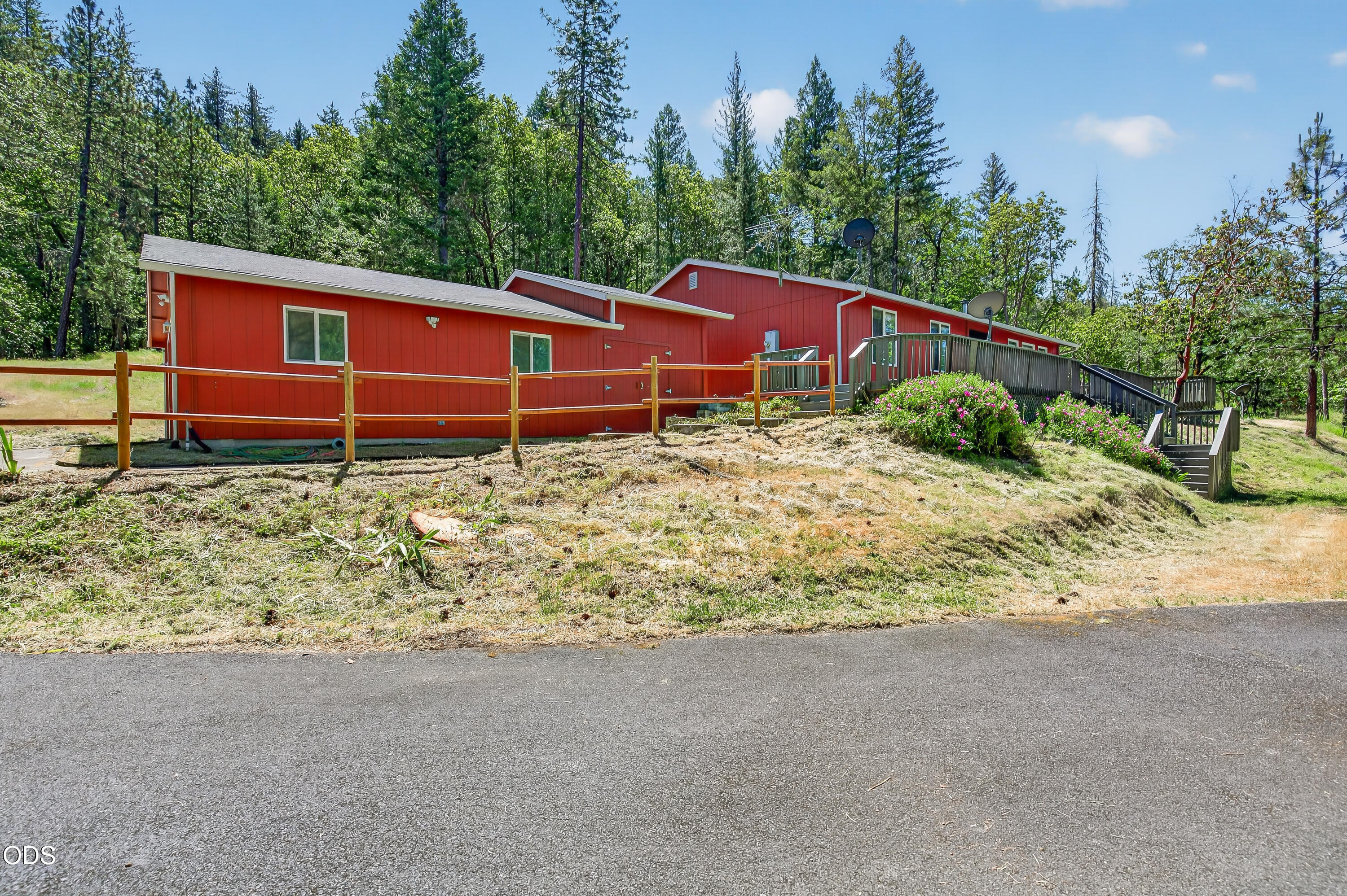 2850 East Evans Creek Road Rogue River, OR 97537 - Photo 17 of 43