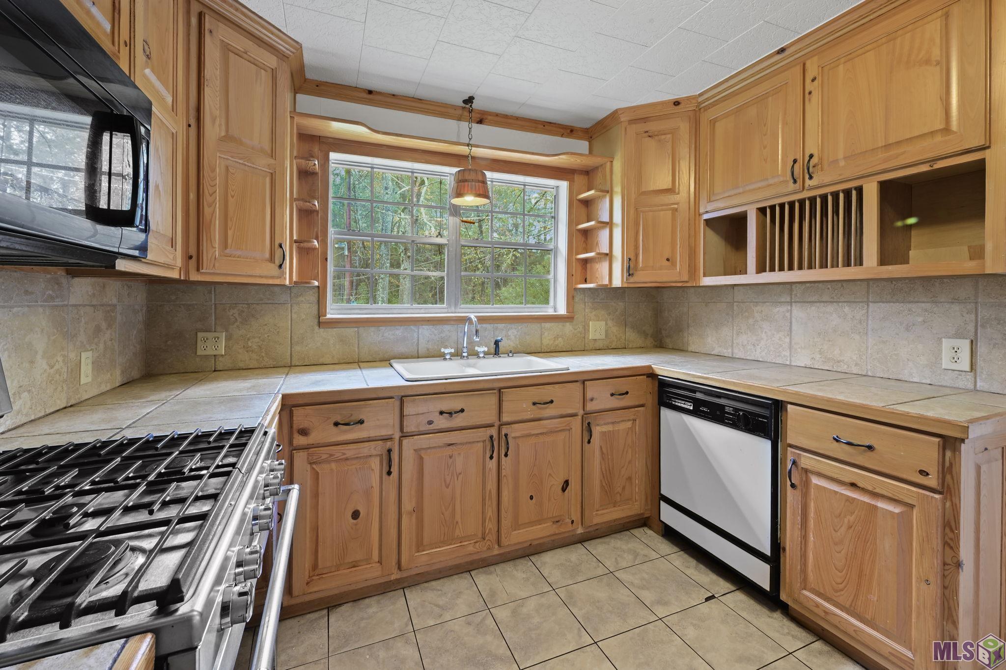 1725 Cedar Street Jackson, LA 70748 - Photo 8 of 15 Kitchen