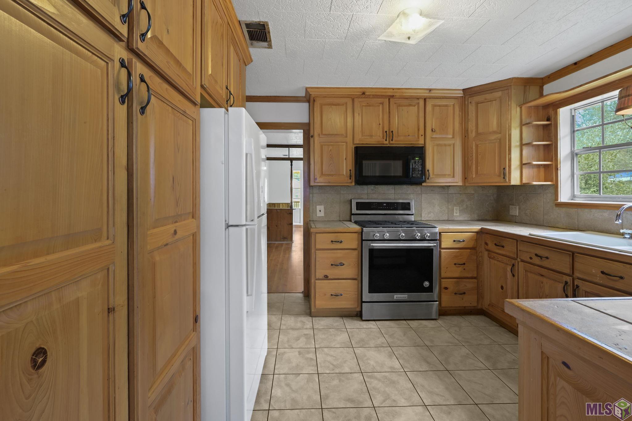 1725 Cedar Street Jackson, LA 70748 - Photo 9 of 15 Kitchen