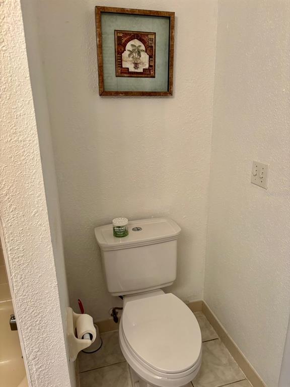 21425 Southwest Plantation Street Dunnellon, FL 34431 - Photo 42 of 54 a white toilet sitting next to a small window