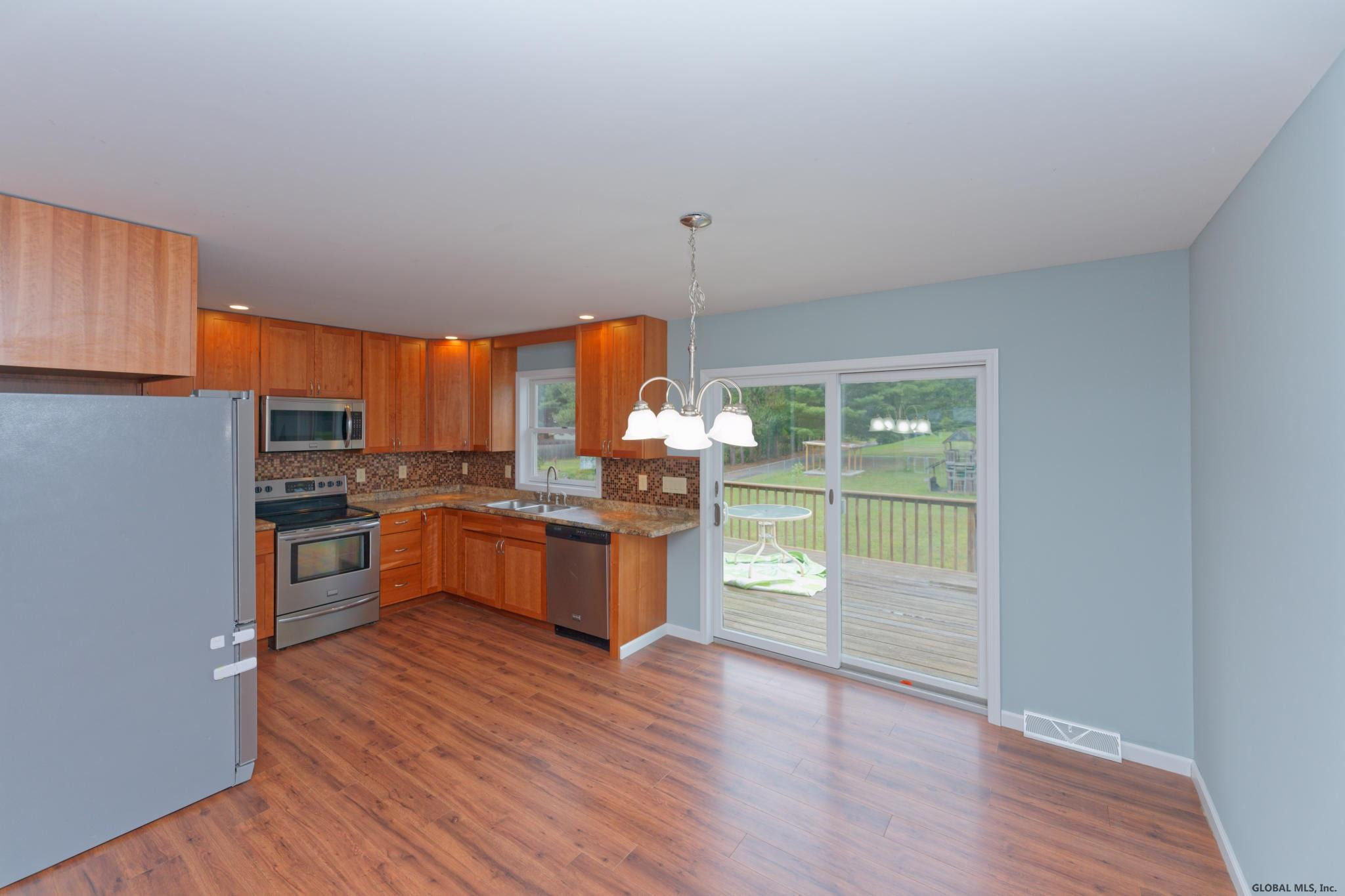 209 A Vly Road Colonie, NY 12309 - Photo 10 of 35 Photo 10