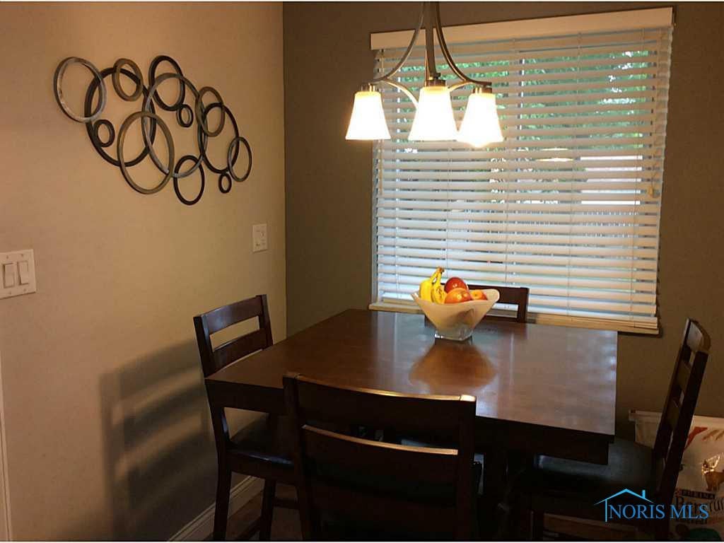 6060 Douglas Road Toledo, OH 43613 - Photo 4 of 14 Eat In Kitchen.