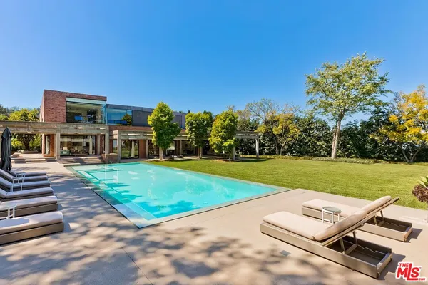 $18,000,000 | 3350 Stoneridge Lane, Los Angeles, CA 90077