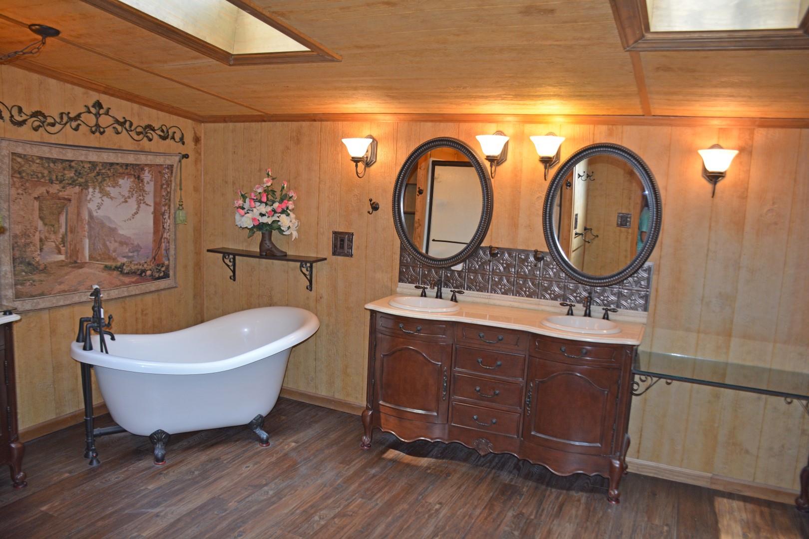 1086 Westfield Road Dickson, TN 37055 - Photo 11 of 30 Master Bath with skylights.