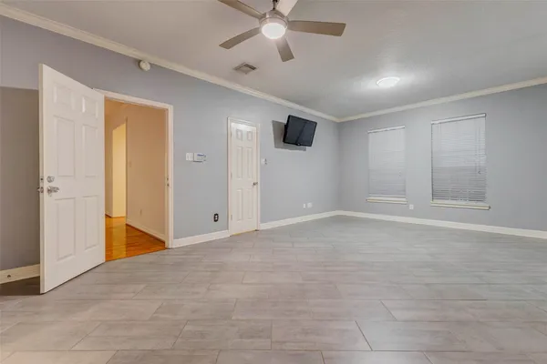 a view of an empty room with a ceiling fan