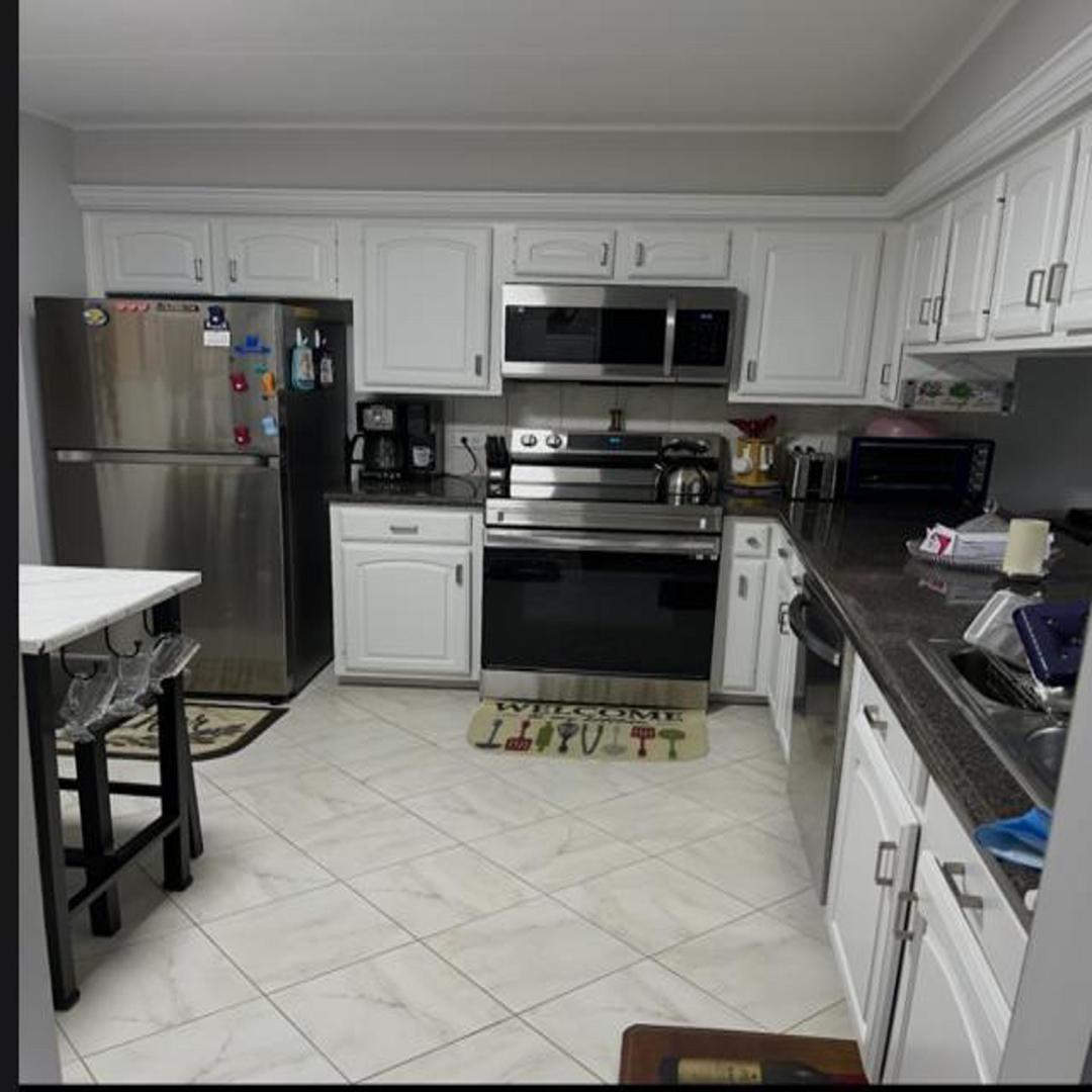 8090 Garfield Avenue, Unit 31 Burr Ridge, IL 60527 - Photo 4 of 13