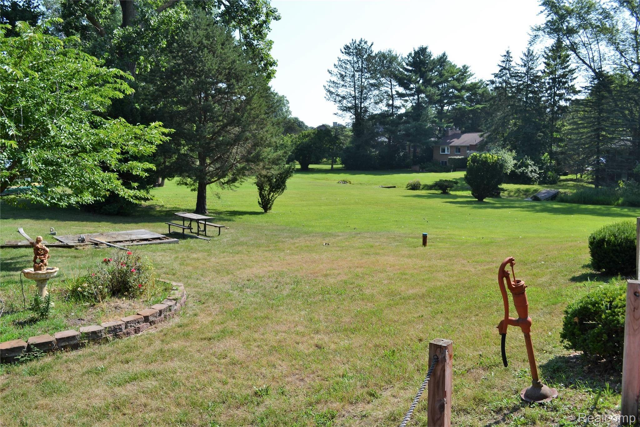 10901 Culver Road Brighton, MI 48114 - Photo 48 of 57 DSC_0423.JPG