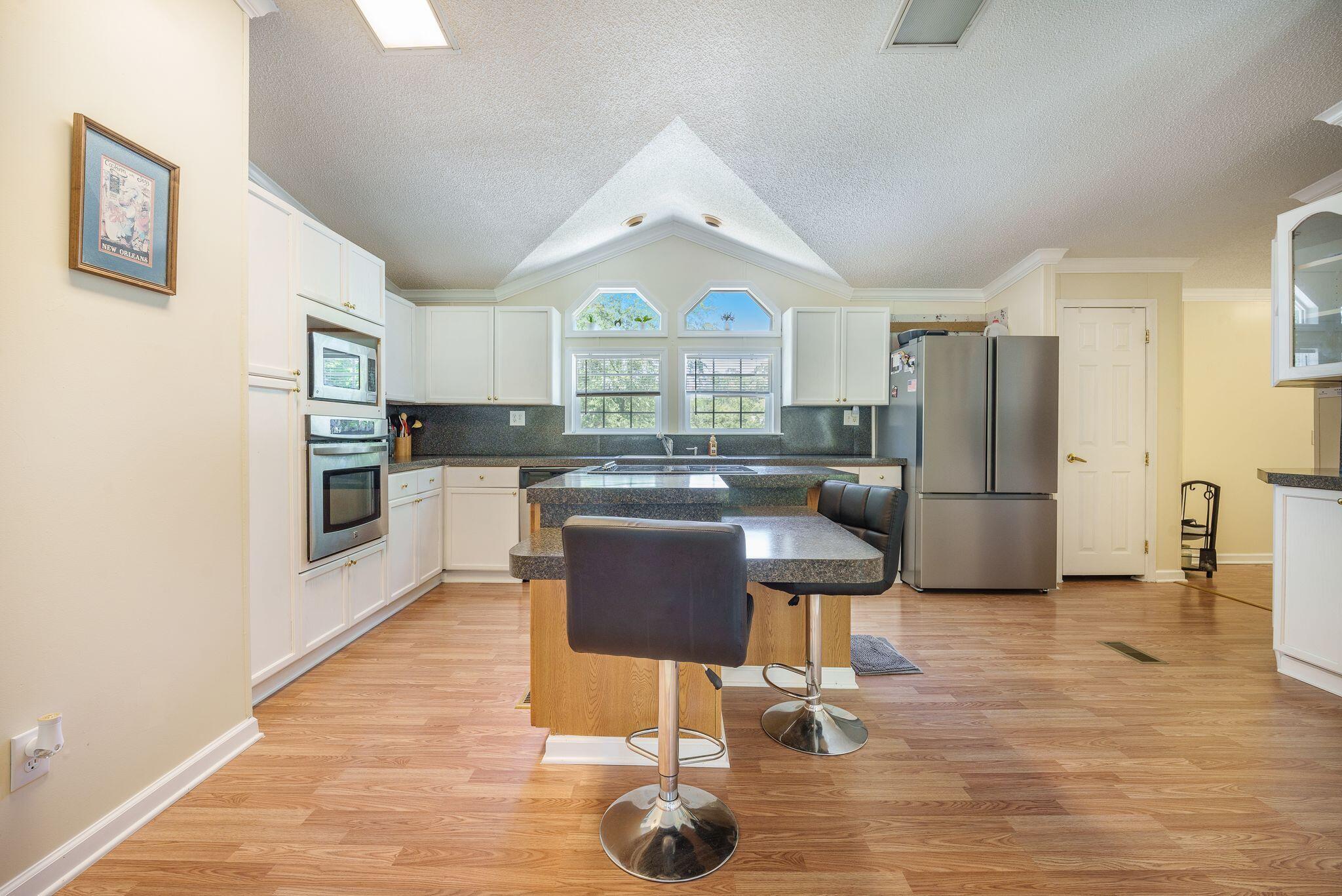 1090 Limerick Lane Manning, SC 29102 - Photo 16 of 47 Kitchen