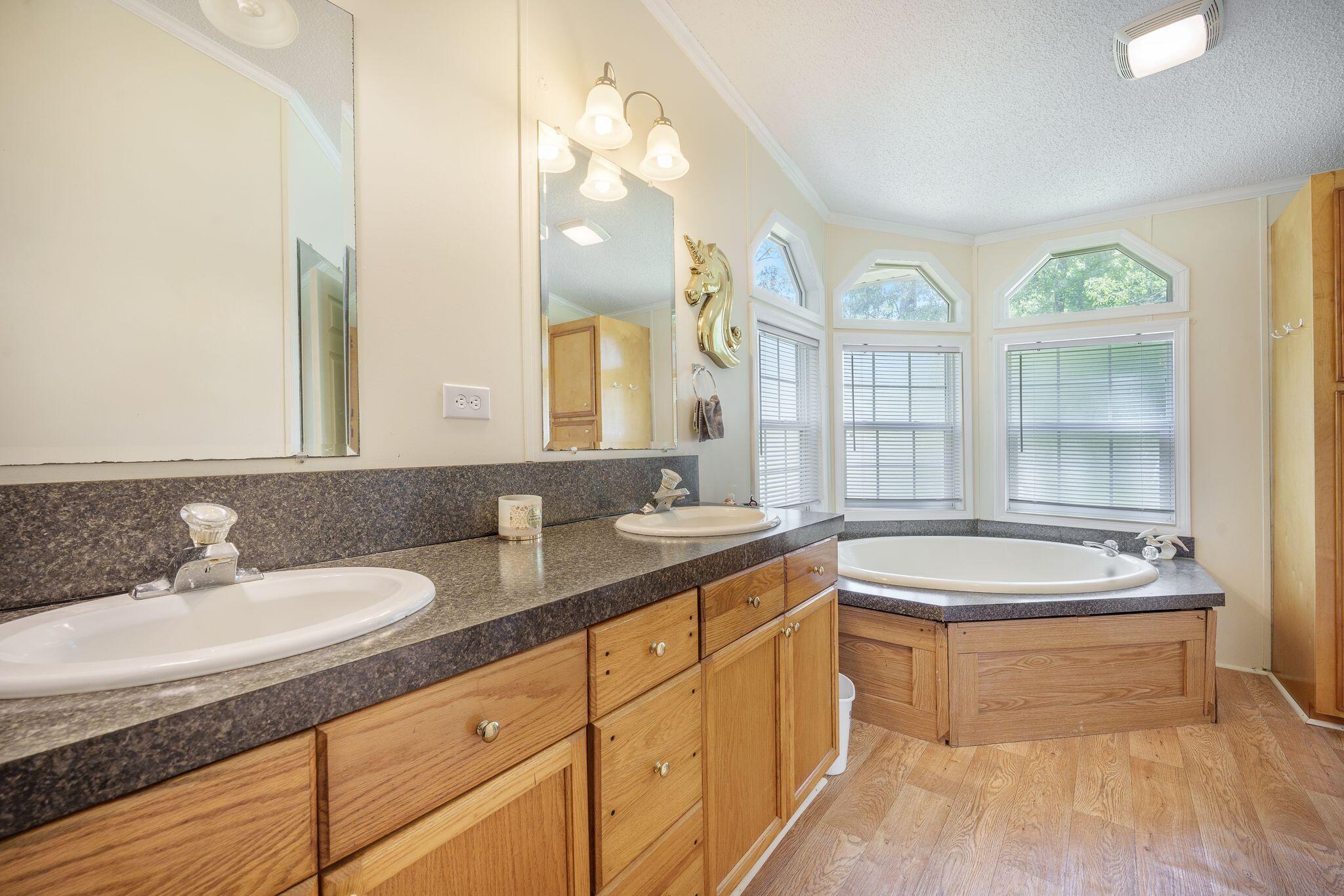 1090 Limerick Lane Manning, SC 29102 - Photo 26 of 47 Large En-suite