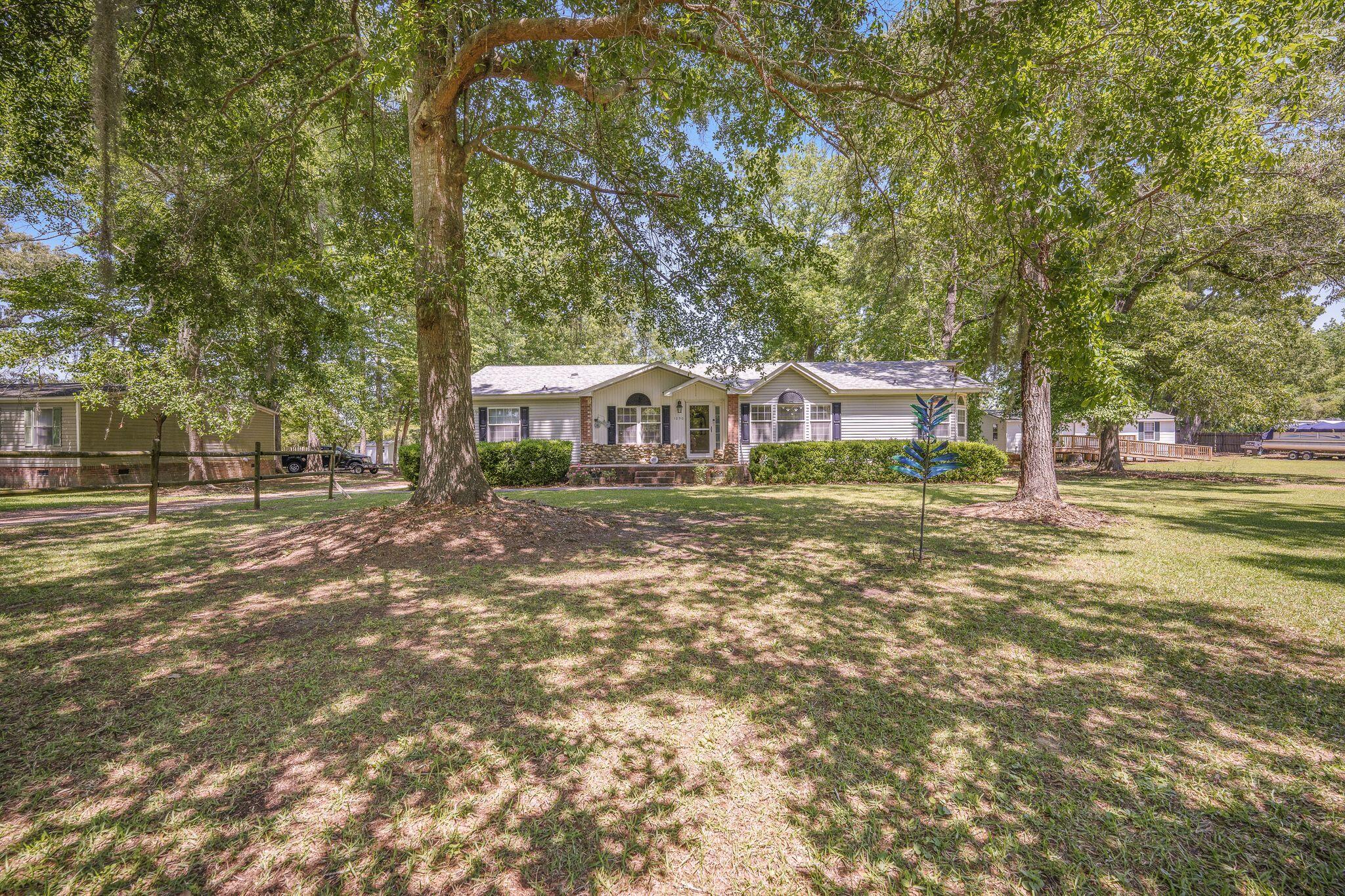 1090 Limerick Lane Manning, SC 29102 - Photo 3 of 47 Front Yard