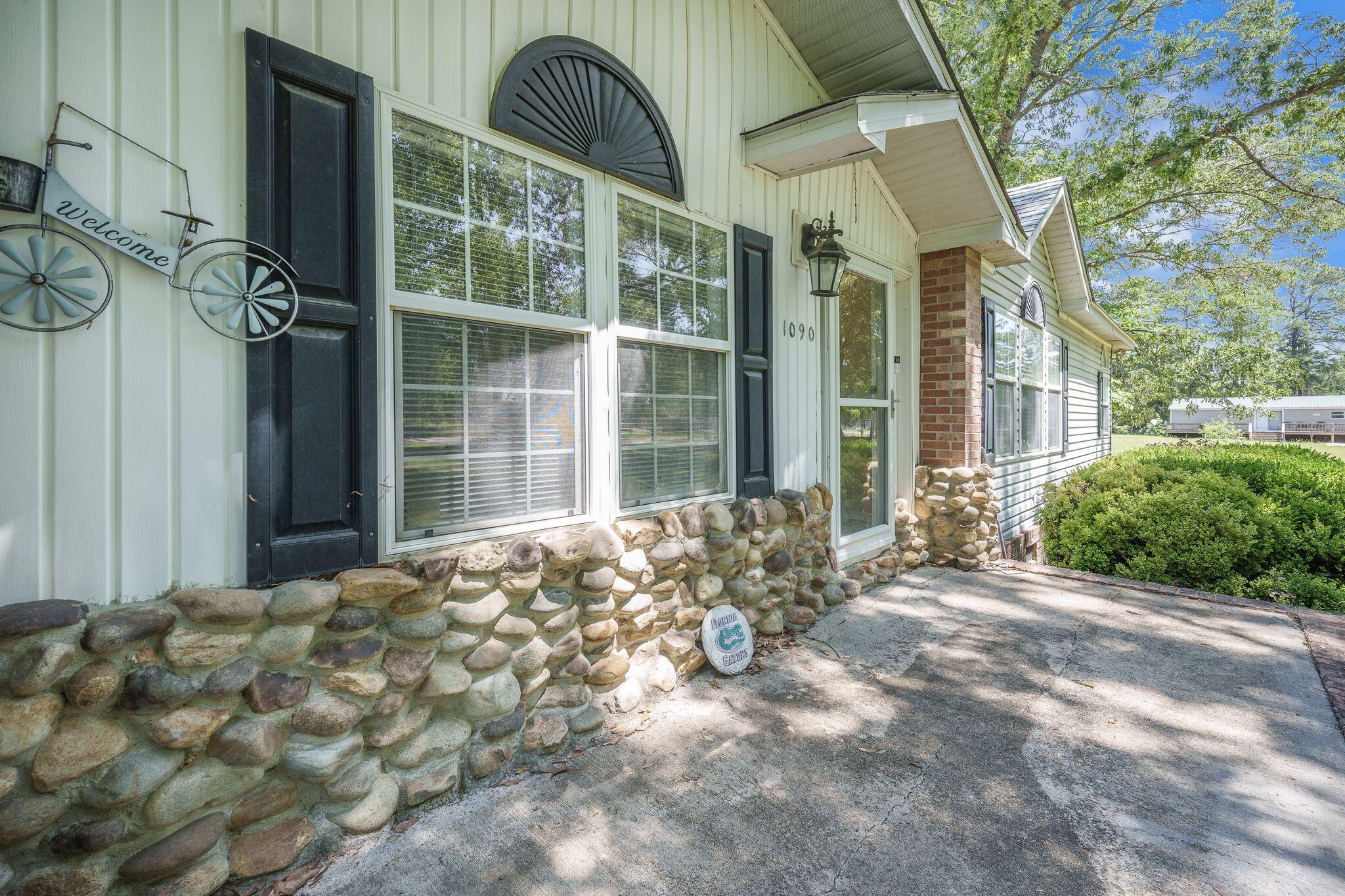 1090 Limerick Lane Manning, SC 29102 - Photo 7 of 47 Front Porch