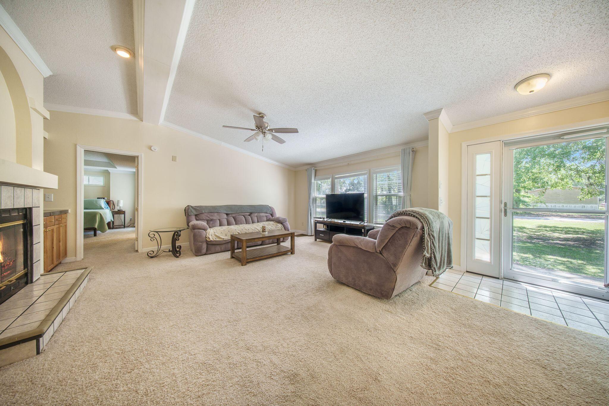 1090 Limerick Lane Manning, SC 29102 - Photo 9 of 47 Entry and Living Area