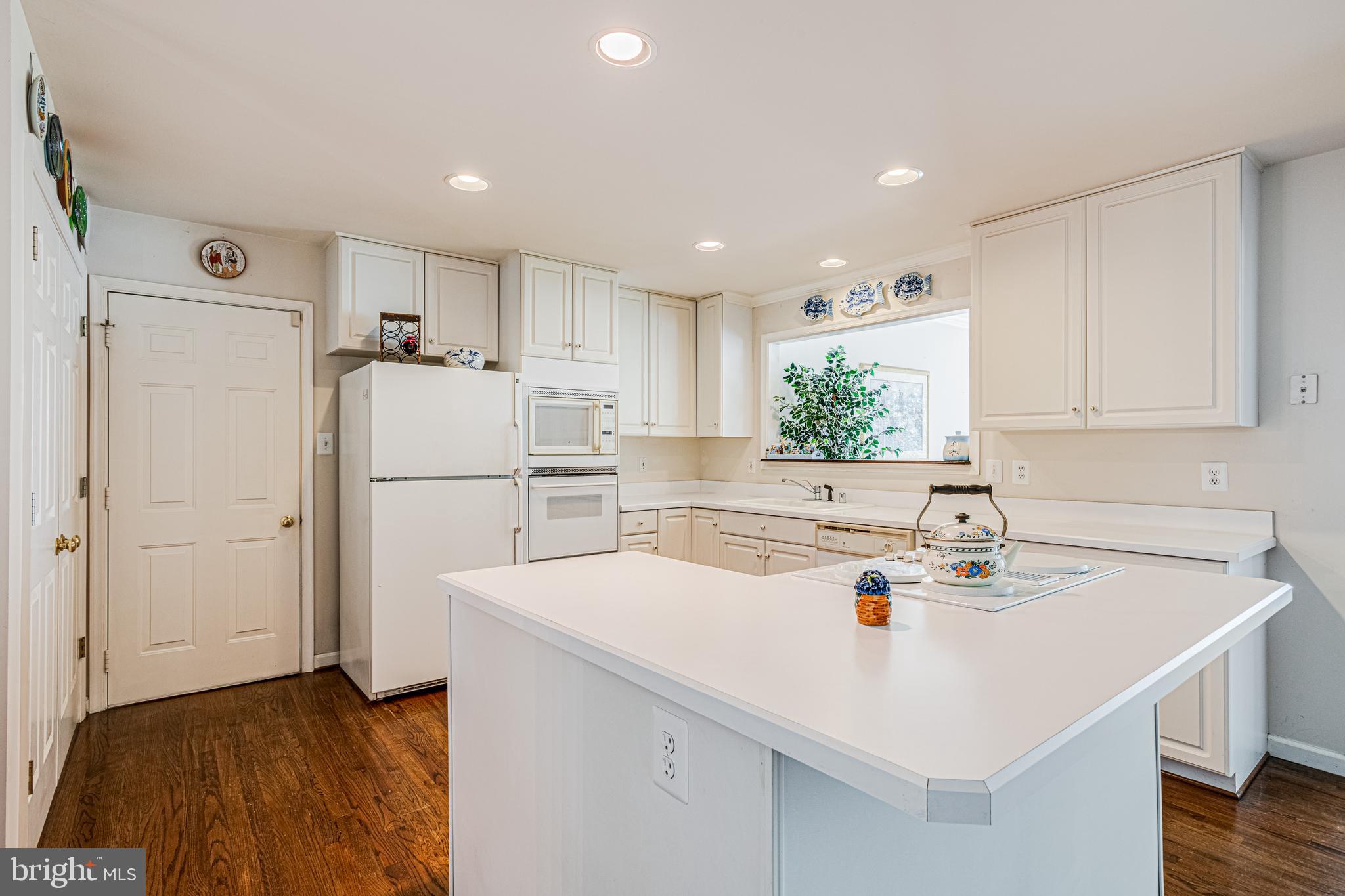 106 Indian Point Road Stafford, VA 22554 - Photo 18 of 58 Kitchen - Island w/Cooktop