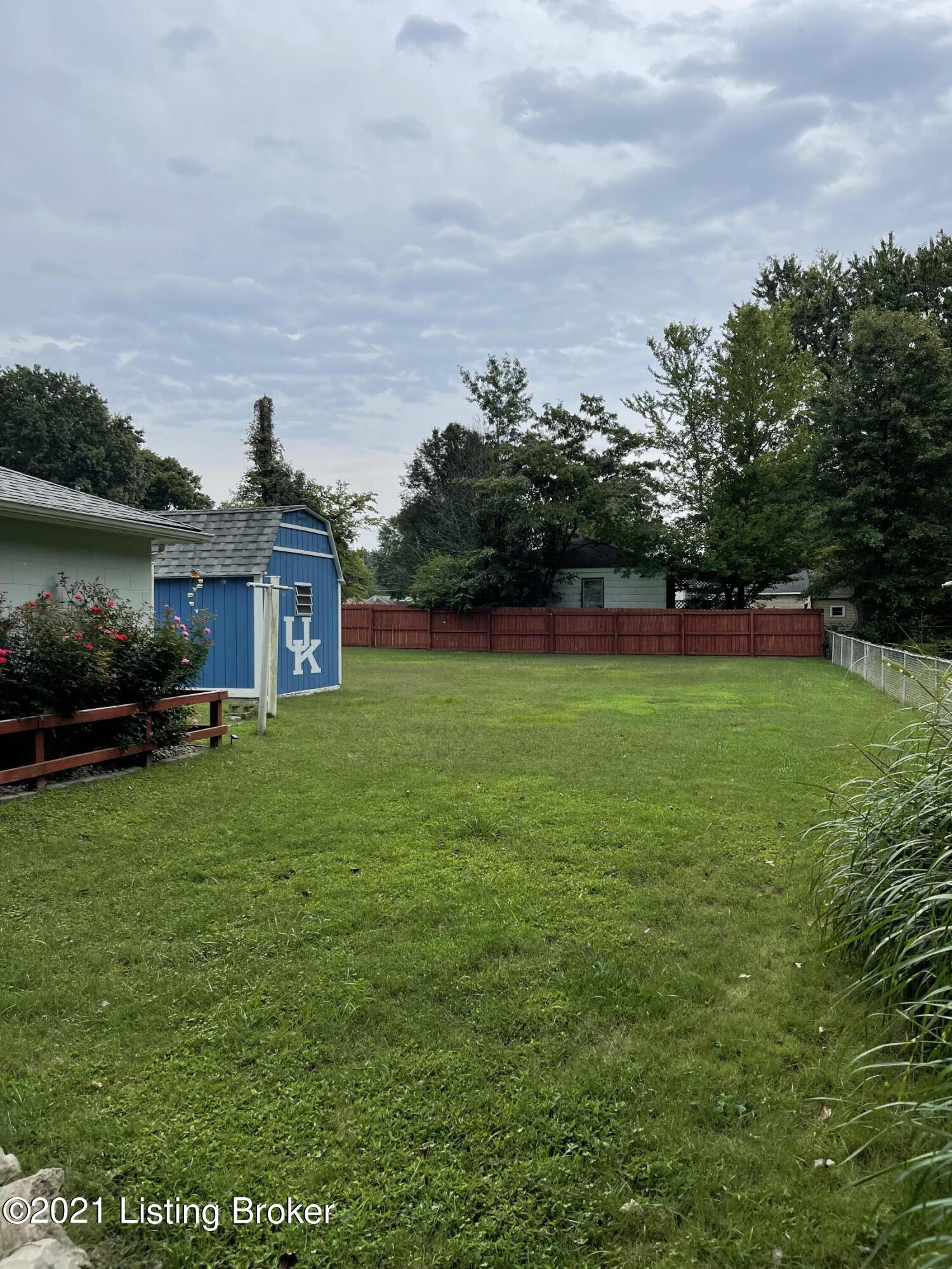 4417 Dover Road Louisville, KY 40216 - Photo 7 of 34 F0D56DC5-36A4-4EEB-968B-463CB01CCA07