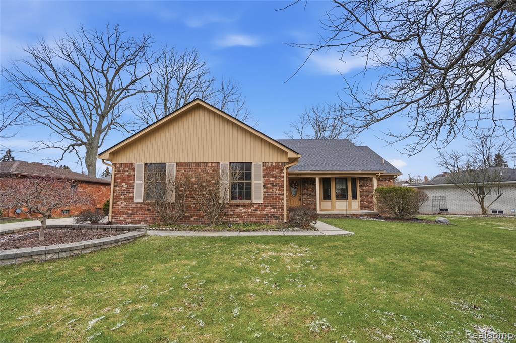 1669 Snowden Circle Rochester Hills, MI 48306 - Photo 2 of 32