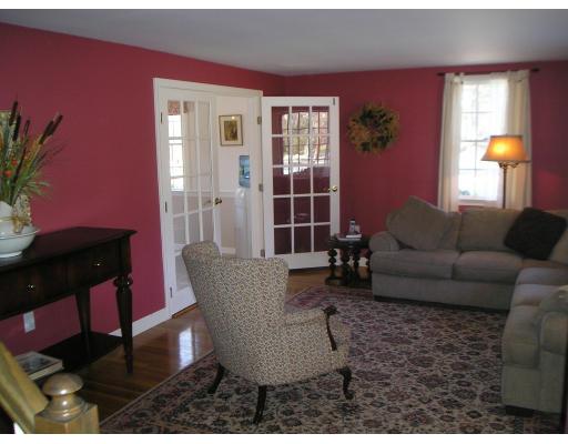 6 Stagecoach Road Medfield, MA 02052 - Photo 3 of 20 Gallery Image 3