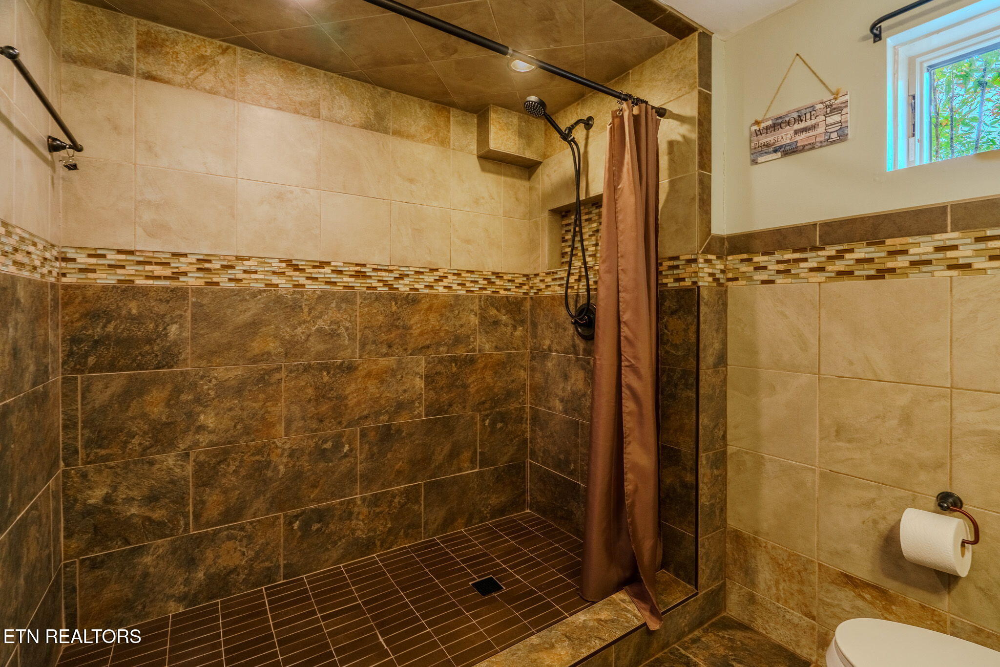 332 Crestview Road Knoxville, TN 37934 - Photo 17 of 38 10-web-or-mls-_DSC2683-HDR