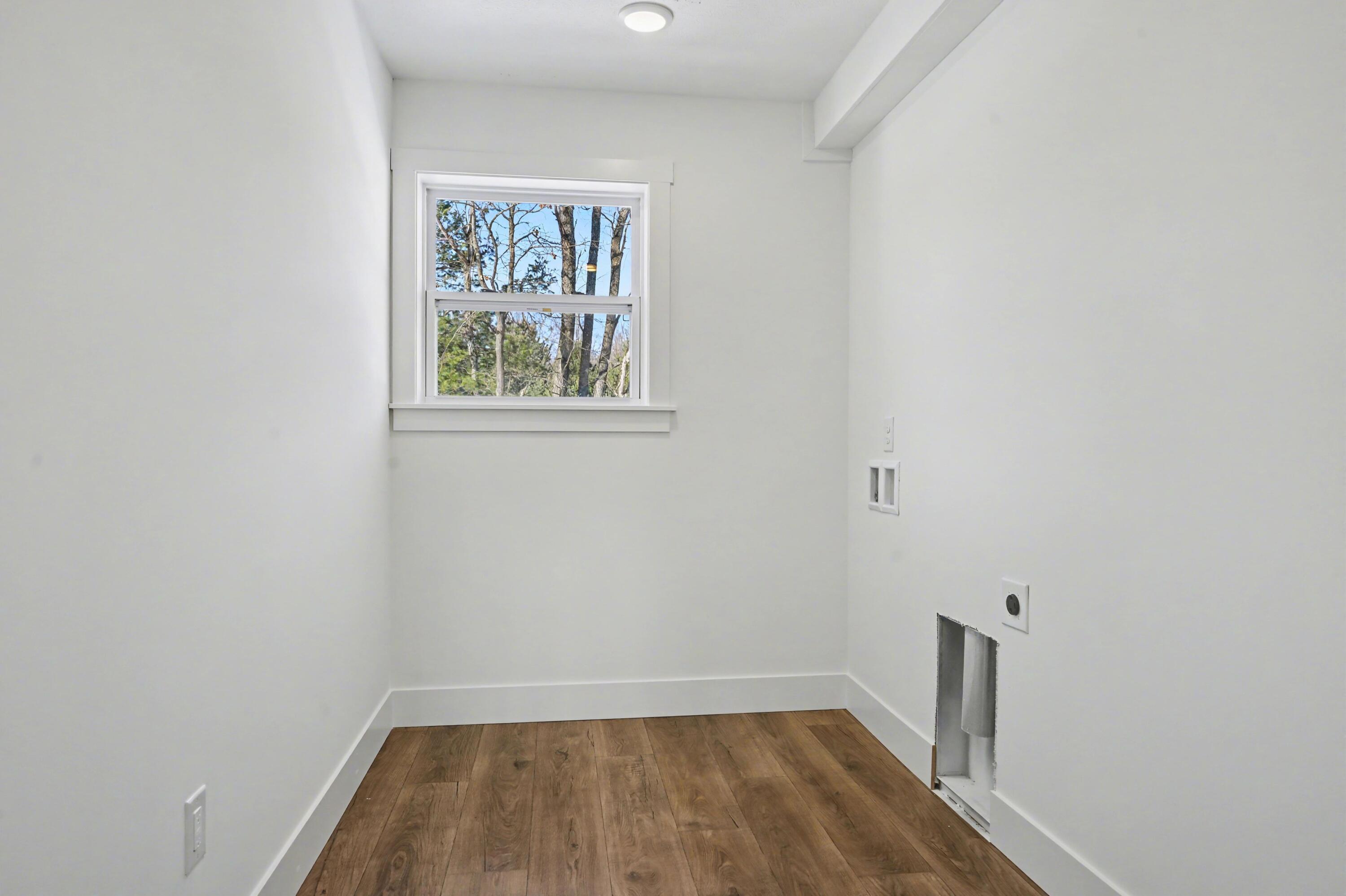 5950 Boxthorn Trail Kalamazoo, MI 49009 - Photo 23 of 33 APN002-T3400-Laundry