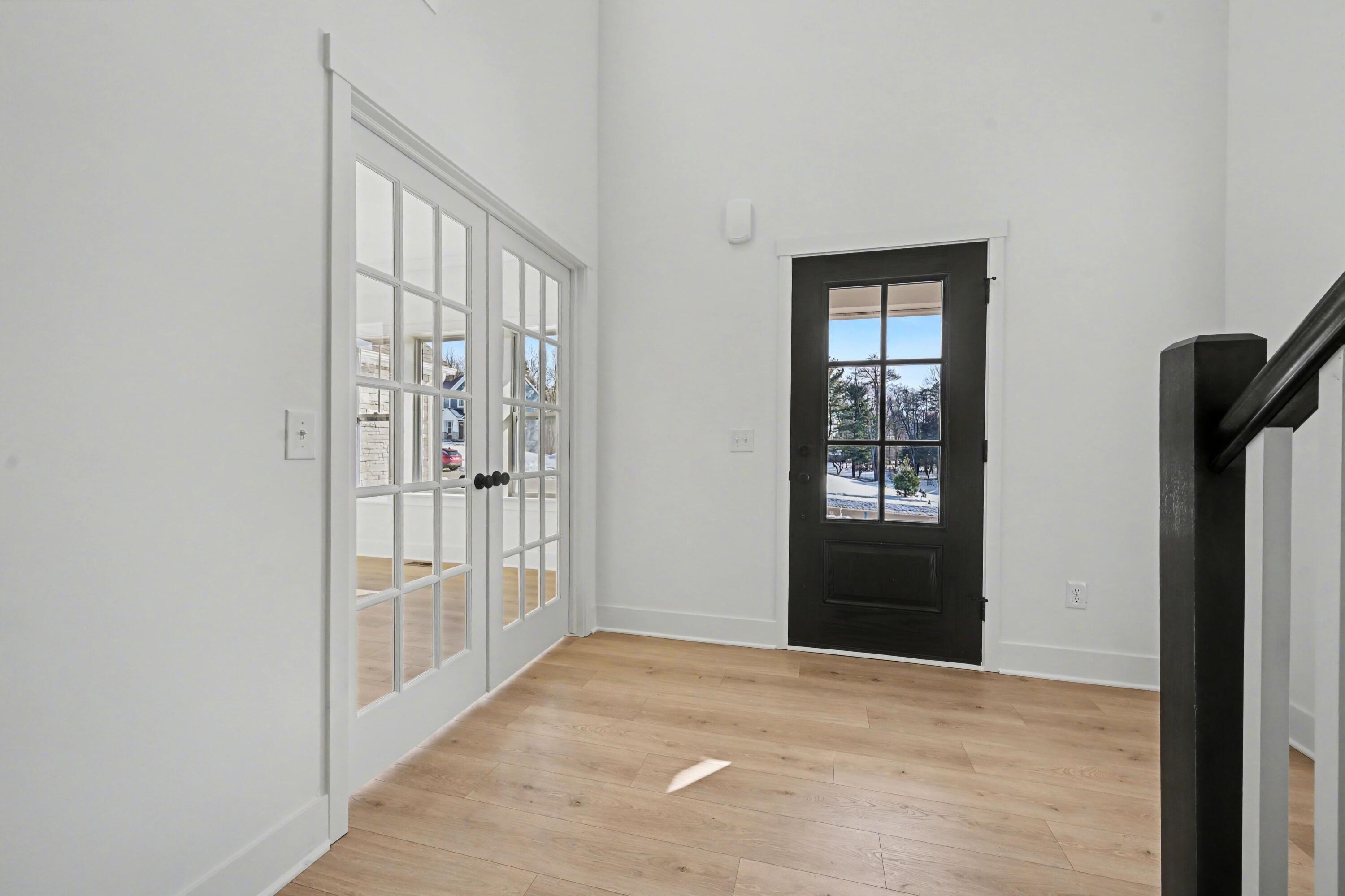 5950 Boxthorn Trail Kalamazoo, MI 49009 - Photo 4 of 33 APN002-T3400-Foyer1