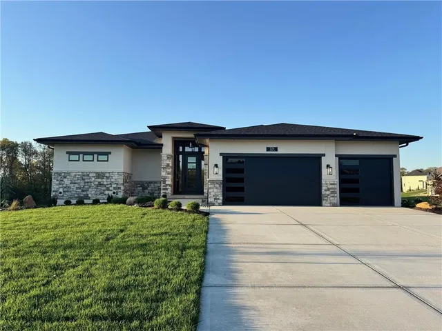 $1,269,000 | 579 South Shore Drive, Lake Winnebago, MO 64034