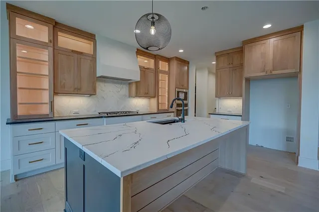 $1,269,000 | 579 South Shore Drive, Lake Winnebago, MO 64034