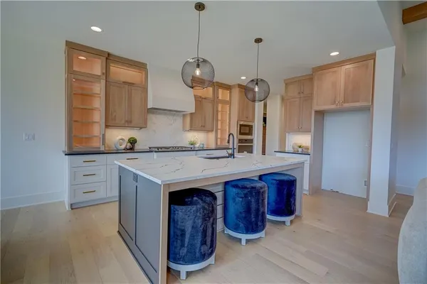 $1,269,000 | 579 South Shore Drive, Lake Winnebago, MO 64034